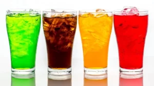 8 bebidas no alcohólicas que debes evitar después de los 40